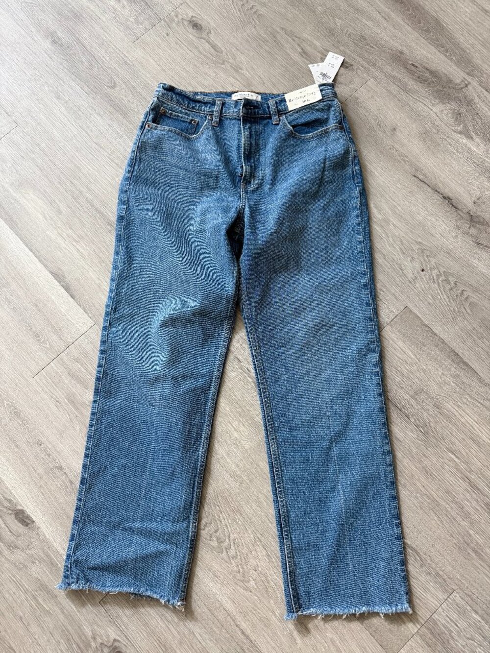 Abercrombie The Vintage Straight Jeans - size 28 NWT